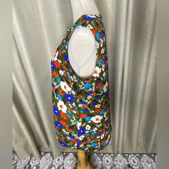 CAbi sleeveless top #3981 EUC sz M - Picture 2 of 5